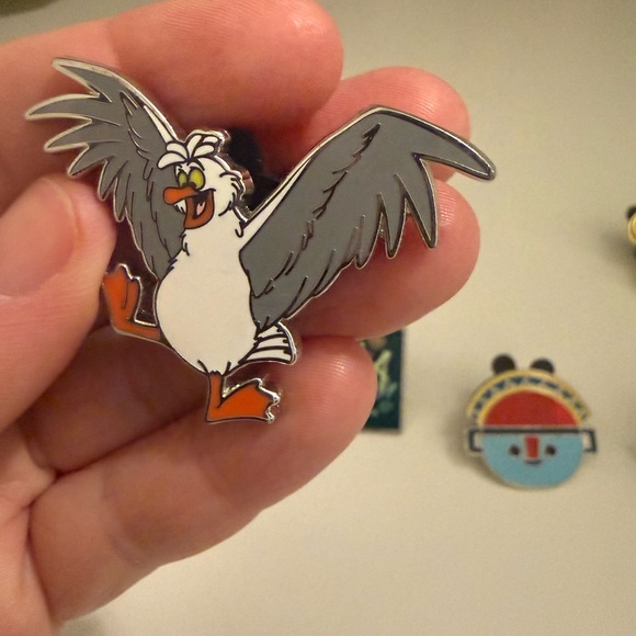 Disney Pin Set - Picture 3 of 6